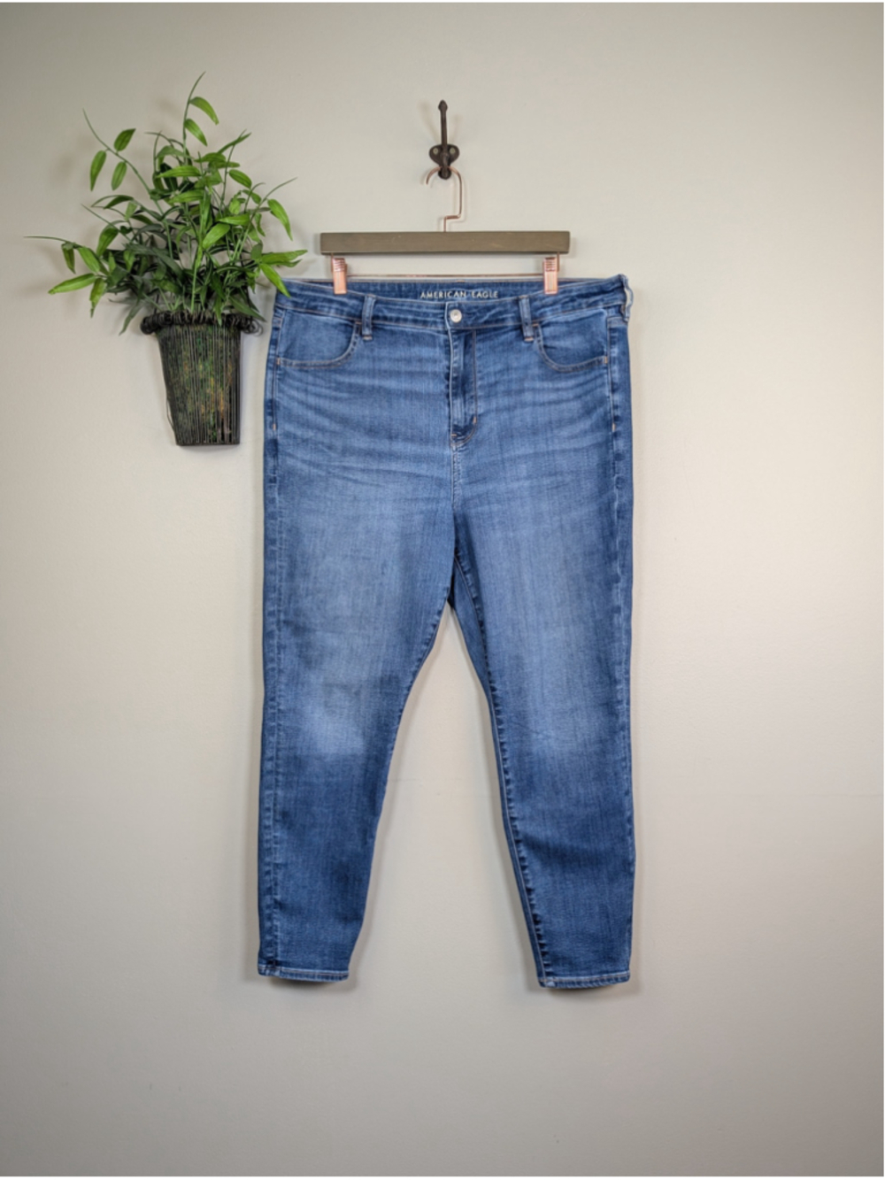 American Eagle 20 High Rise Skinny Jegging Jeans Next Level Stretch Medium Wash